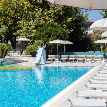 Bellaria hotel con piscina